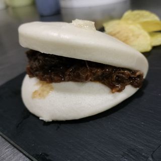 Pan bao con pulled pork con barbacoa 