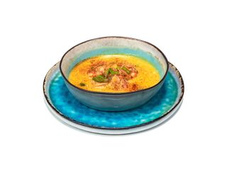 Zuppa di gamberi. cocco e curry