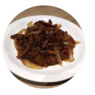 28. Ternera con cebolla