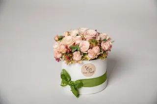 Cappelliera con rose e roselline rosa tenue piccola