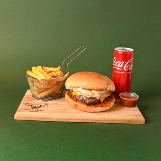 Burgerator burger, pomfrit i Coca-Cola