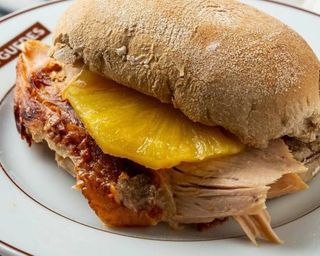 Sandes de pernil com Abacaxi