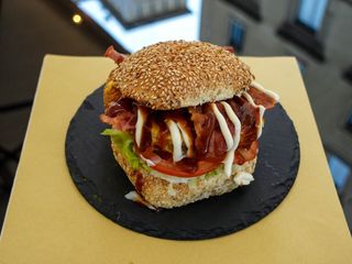 Crispy chicken burger