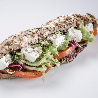 Bocadillo Mediterraneo + Yo-Gur (Vegetariano)