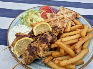 Kalamaki mix (z dodatkową sałatką grecką)