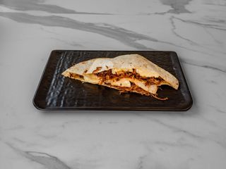 Quesadilla con pulled pork e brie