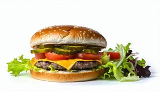 Hamburger con scamorza fusa e prosciutto cotto