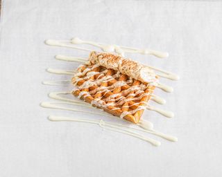 Crepe Chocolate Blanco, Plátano Y Canela