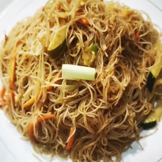 Fideos De Arroz Frito Con Gambas