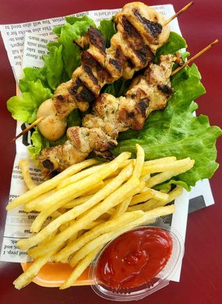 2бр. Пилешко Шишче + Картофки + Сос (280г)