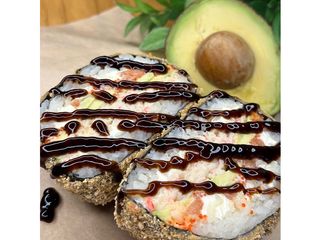 Суші бургер з лососем та крабом (360g)