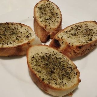 Pan Con Ajo Y Orégano