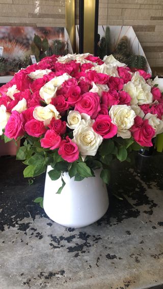 100 Roses Fuchsia Et Blanches - Vase Royal