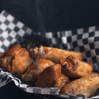 Alitas De Pollo Con Salsa BBQ (6 Uds.)