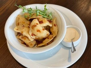 Вареники з картоплею, цибулею та шкварками (250/50)