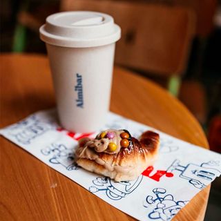 Café + 2 Medialunas Rellenas