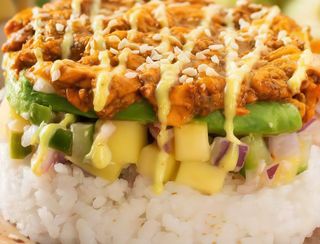 Suchi Salmón Con Curry Rojo