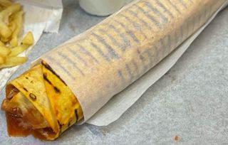 Hatay style chicken döner with sauce