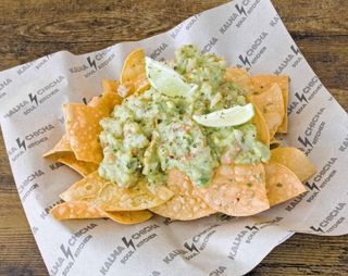 Nachos Caseros Con Nuestro Guacamole