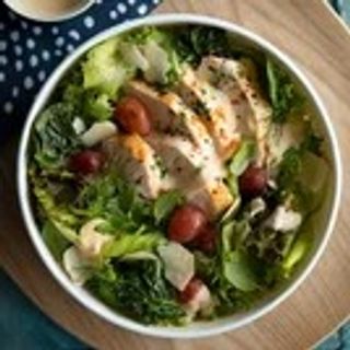 Pollo alle erbe, cavolo nero, uva e lattuga