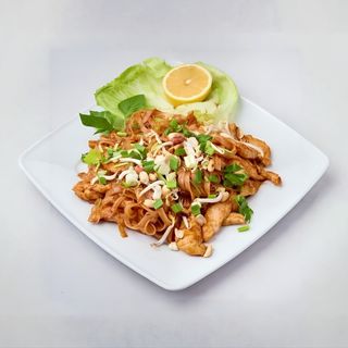 Makaron pad thai z wołowiną