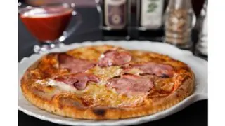 Pizza sa pečenicom