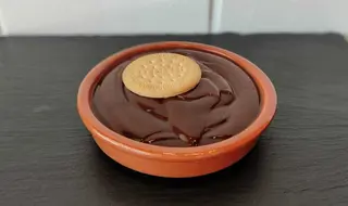 Natillas chocolate con galleta/Txokolatezko natillak gailetarekin (220