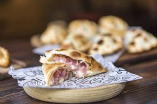 Empanada De Jamón Y Queso (1 Ud.)