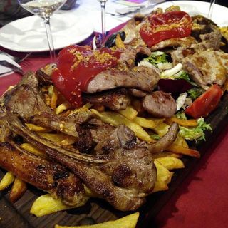 Grelhada Mista de Porco - Serve 2 pessoas