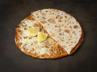 Լահմաջո պանրով մեծ