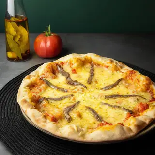 Pizza De Anchoas Y Queso