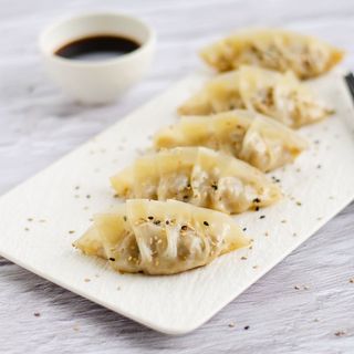 16. Gyozas De Pollo (8 Uds.)