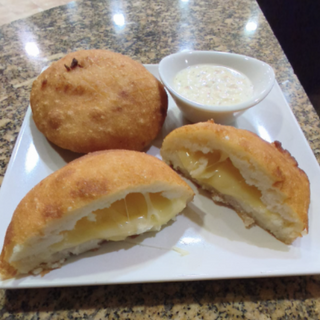 2uds Arepas de queso + Bebida