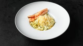 Таглиотелли В Сливочном Соусе С Семгой Гриль (300г)