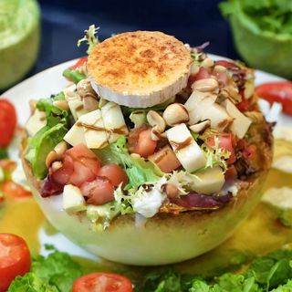 A de froitos secos e queixo de cabra caramelizado