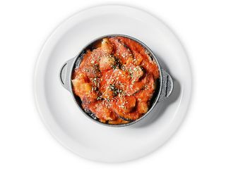 Морський окунь з баклажанами та білими грибами (280g)