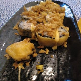 Uramaki Ebi Tempura Con Salmón (8 Pzs.)
