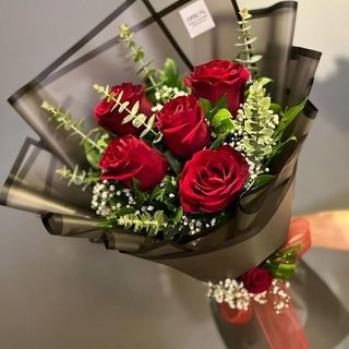 Medium Sized Full Red Bouquet