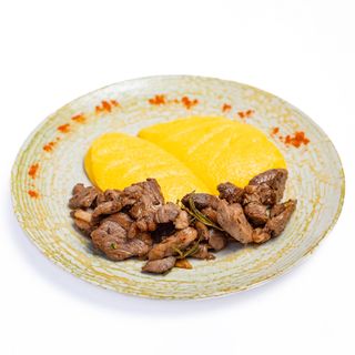 Pastrama de berbecut cu mamaliga