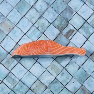 Filetto di salmone con pelle - un pezzo