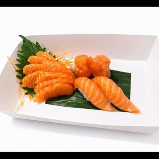 Salmon Combo(2 nigiri al salmone,2 gunkan al salmone,1 sashimi salmone