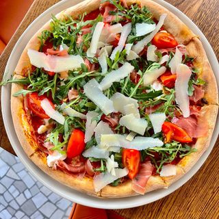 Pizza Buratta & Prosciutto Crudo 