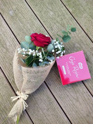 1 Rosa Roja Individual Con Chocolates 