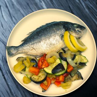 Dorada cu legume