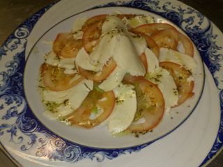 Mozzarella a la Caprese