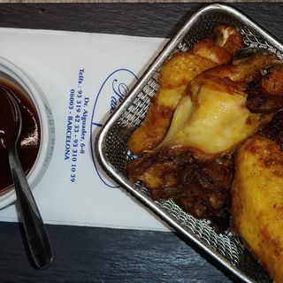 Alitas adobadas con salsa barbacoa