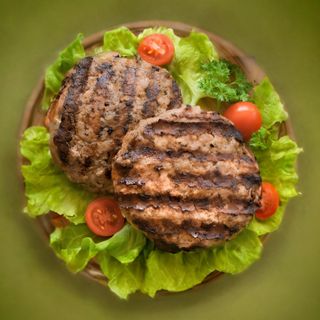 1 Телешки кюфтенца на скара 