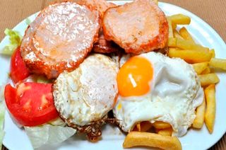 Lomo a la Plancha, Patatas, Huevos y Ensalada