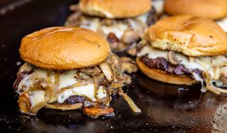 Swiss Burger + Frites + Boisson au choix
