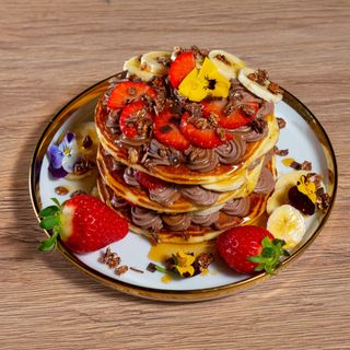 Pancakes cu crema mascarpone, nutella si fructe